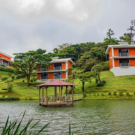 Burbi Lake Lodge Monteverde 外观 照片
